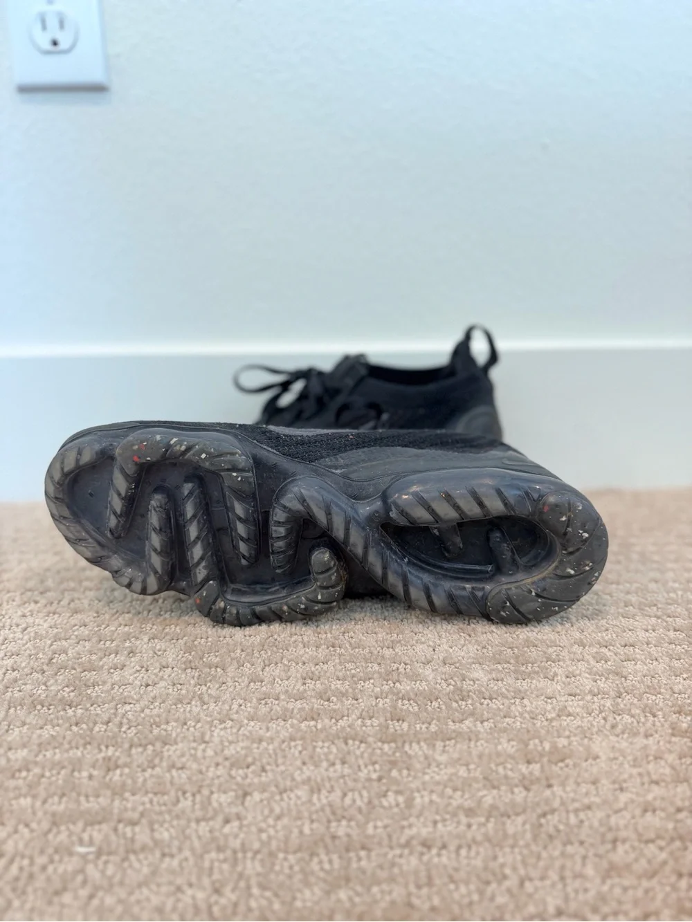 Nike Men’s All-Black vapor max fly-knit Sneakers